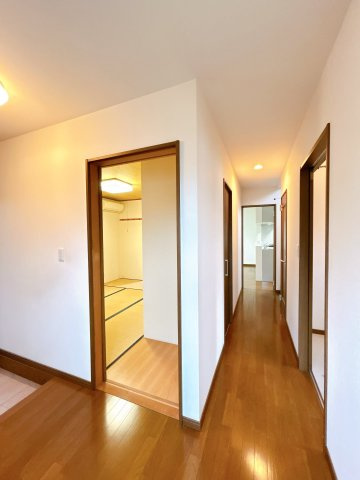 常総市内守谷町きぬの里３丁目　中古戸建の内装|【現況販売】1階廊下写真