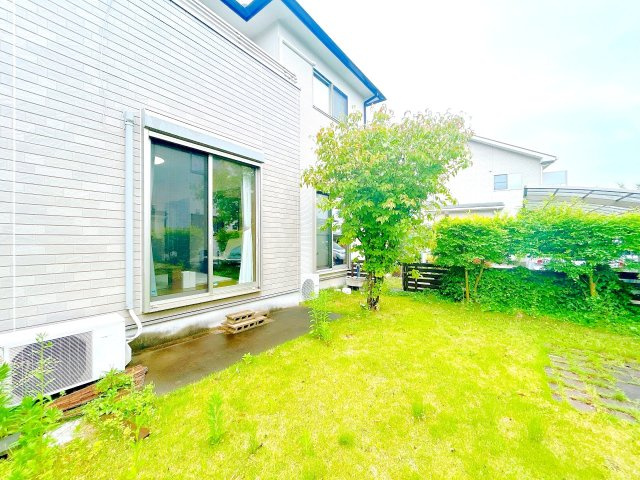 常総市内守谷町きぬの里３丁目　中古戸建の庭|【現況販売】庭の別アングル写真です。