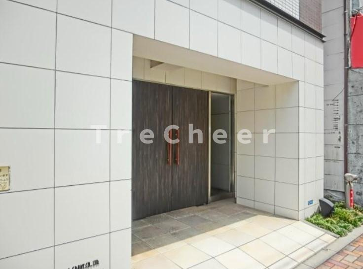 LUXURY APARTMENT OKACHIMACHIのエントランス