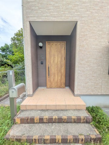 太宰府市青葉台４丁目の中古一戸建の玄関