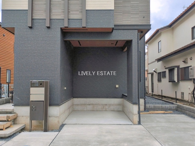 草加市新善町 新築分譲住宅の駐車場