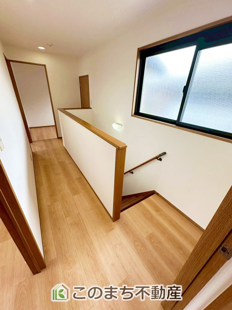 上三川町ゆうきが丘29番21　中古戸建の内装|手すり付きで小さなお子様にも安心の階段スペースです☆
