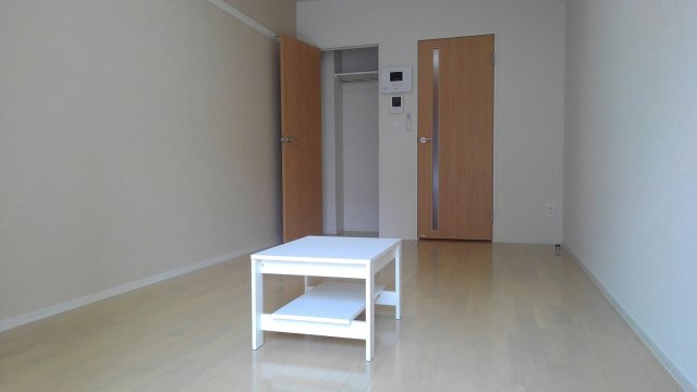 クレイノ黄金屋Ⅲの居間・リビング|こちらの居間で趣味の時間をお楽しみください