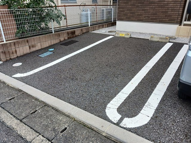フロース・ケラシーの駐車場|駐車場に車を止められます