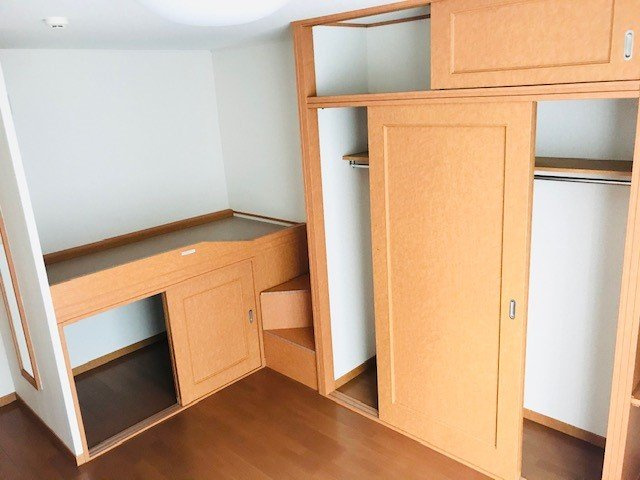 レオパレスファルマンの寝室|使い勝手のいい寝室です