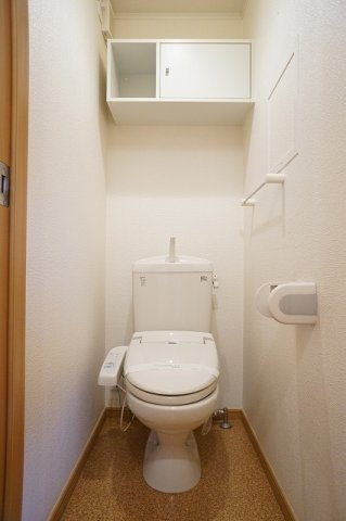 フローラのトイレ|落ち着いた色調のトイレです