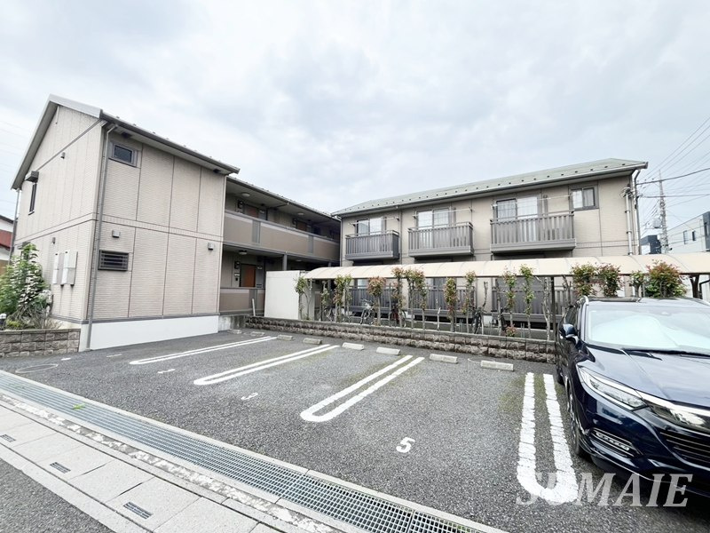 クレセールの駐車場