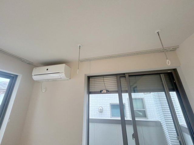 テラス洗足の設備|★防犯シャッター　室内物干しフック★