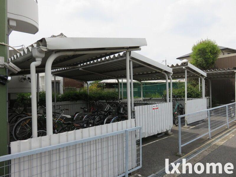 ルミナス岸部の駐車場