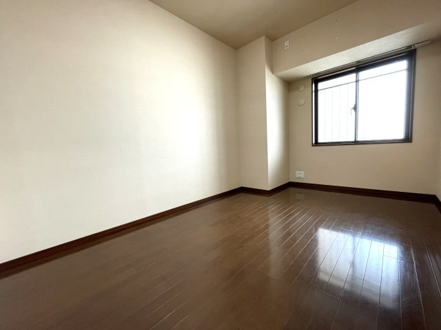 ロータリーパレスの洋室