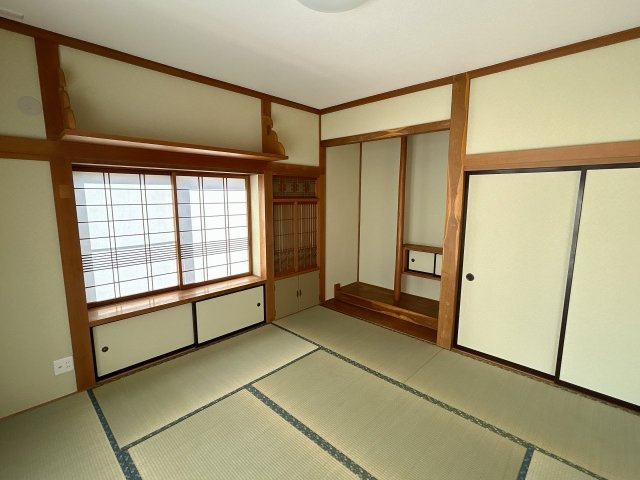 中古戸建　西白河郡泉崎村大字関和久字八雲神社　の和室|8帖の和室は畳表替え、襖障子張り替え、クリーニング等を行いました！