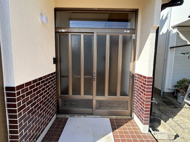 中古戸建　西白河郡泉崎村大字関和久字八雲神社　の玄関|クリーニング、鍵交換、玄関周りの外壁塗装済みです！