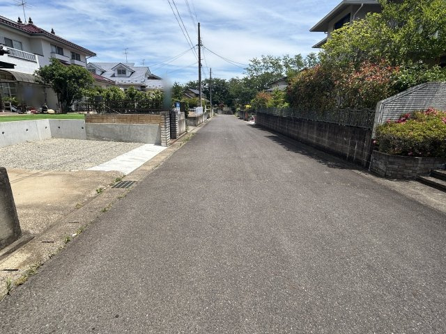中古戸建　西白河郡泉崎村大字関和久字八雲神社　の前面道路含む現地写真