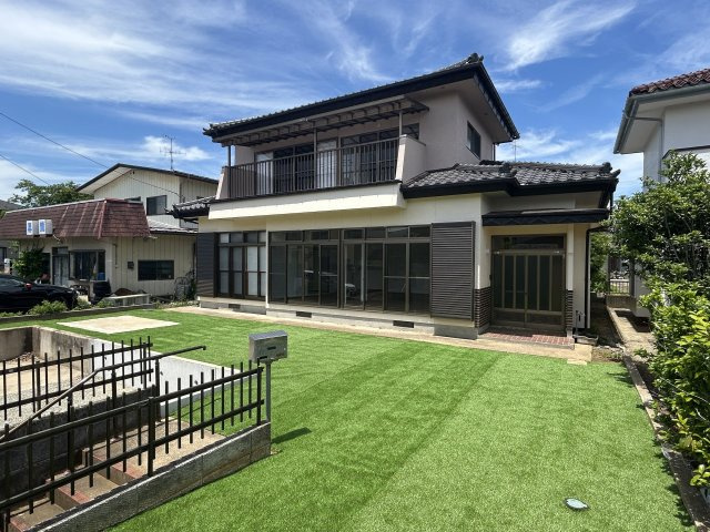 中古戸建　西白河郡泉崎村大字関和久字八雲神社　の庭|人工芝なのでお手入れの頻度も少なくきれいな緑が維持できます！