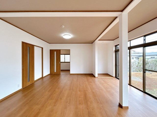 中古戸建　西白河郡泉崎村大字関和久字八雲神社　の居間・リビング|床建具交換、クロス張替え、照明交換済み。