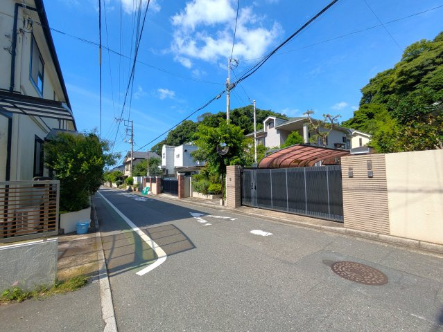 海まで徒歩9分！ 勾配天井ロフト付　４LDKの周辺|住宅街