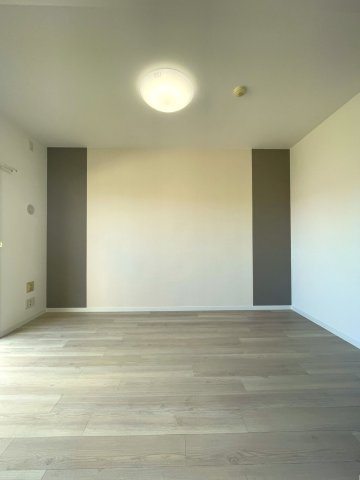 アルファステイツ高知駅前の洋室|南側洋室は約６．１帖。明るいお部屋です。