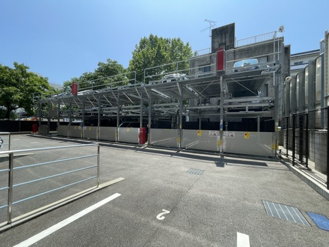 クレアホームズ高知本町　ザ・パークフロントの駐車場|機械式駐車場は８４台分。空き区画発生時に抽選により使用者を決定します。
