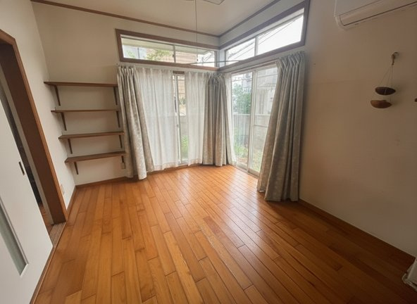 【洋室】 | 練馬区大泉町1丁目　中古一戸建て（成増店） | 全室南向きにつき明るい室内。