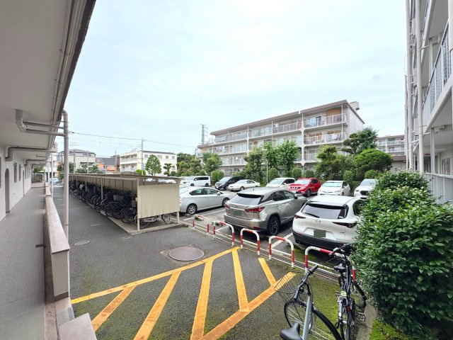 大宮平和台マンションＡ棟の駐車場|駐車場
敷地内駐車場（空き状況や車種制限は担当までお気軽にお問い合わせください）。