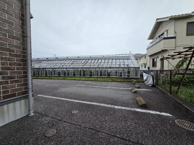 リヴェールの駐車場