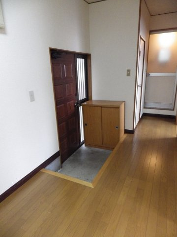 アキタハウスB棟の玄関