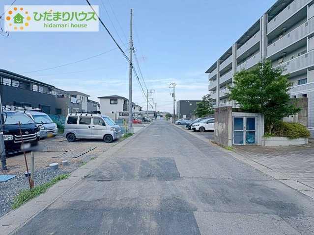 ひたちなか市高場1期　新築戸建　1号棟の前面道路含む現地写真|外観がインパクトのあるオシャレなデザイナーズハウス♪