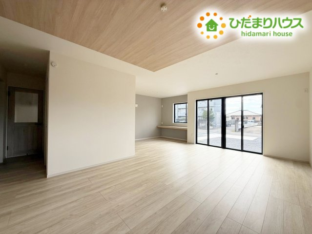ひたちなか市高場1期　新築戸建　1号棟の居間・リビング|平日・夜間もご案内可能(^^♪お気軽にお問い合わせくださいませ!(^^)!