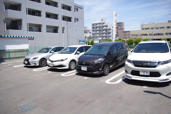 高畑T-2マンションの駐車場