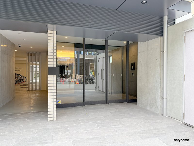シーズンフラッツ大手前 仲介手数料無料のエントランス
