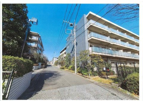 デュオセーヌ緑山のエントランス