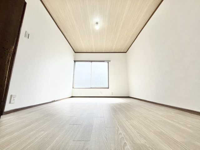 美原区大饗貸家の洋室