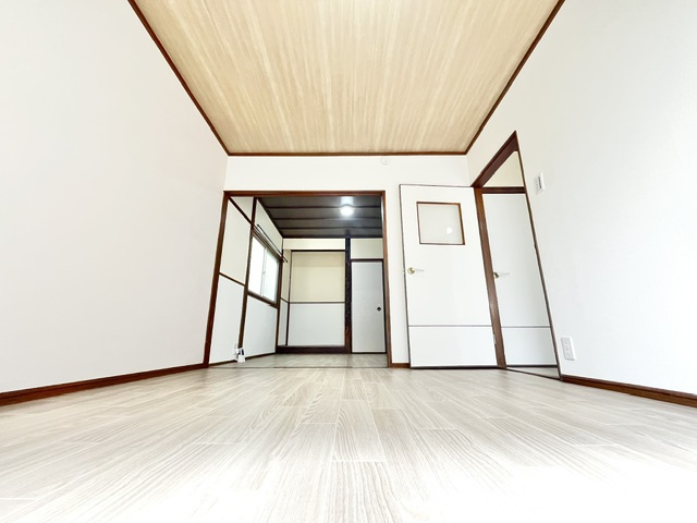 美原区大饗貸家の洋室