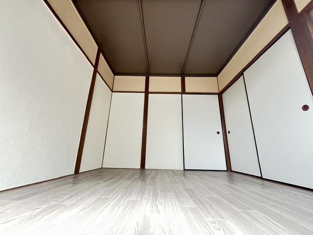 美原区大饗貸家の洋室