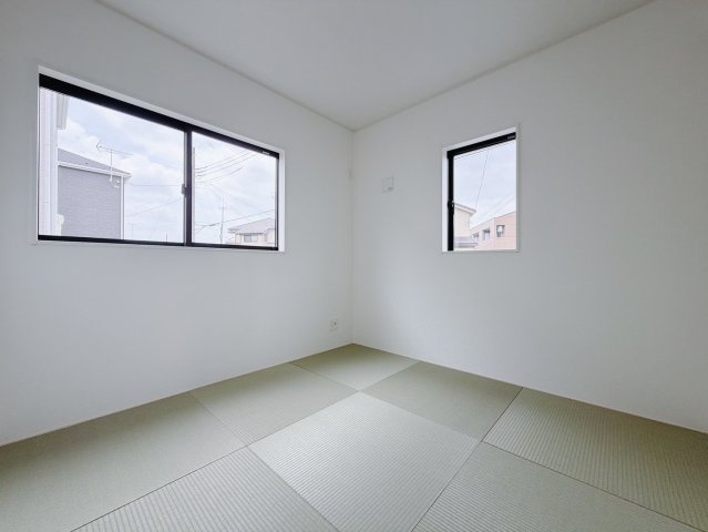 【中古戸建】邑楽郡大泉町大字吉田の和室|■和室｜和室を書斎にしたり、冬にはコタツを敷いて家族みんなで年越しをするのもいいですね。家族みんなのお気に入りの空間になります♪