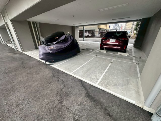 ファステート難波ヴィラントの駐車場