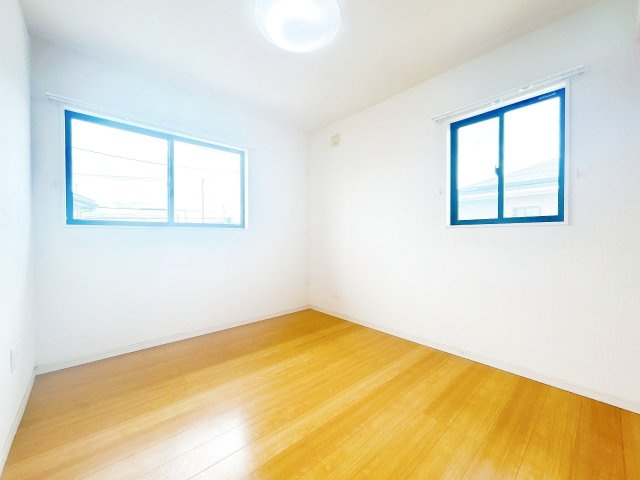 結城市大字結城　中古戸建の洋室|【現況販売】2階北東側洋室別アングルの写真です。