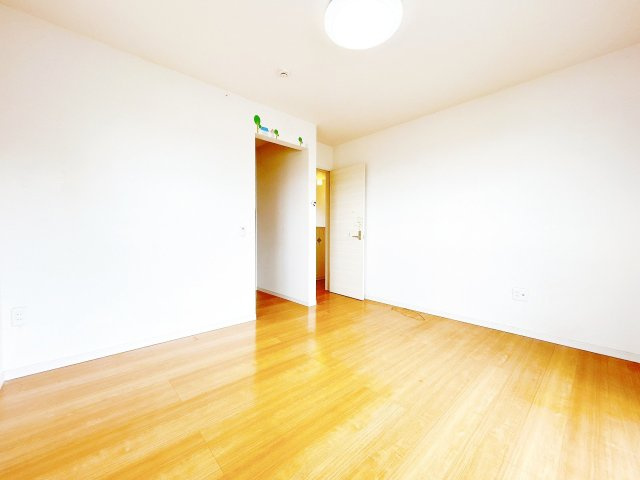 結城市大字結城　中古戸建の洋室|【現況販売】2階南西側洋室別アングルの写真です。