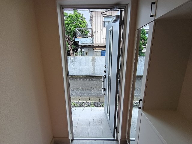 リナージュ高崎上並榎町1期新築の玄関|現地撮影