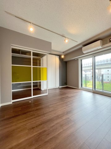 「防音マンション」ＴＲＡＣＫ両国の居間・リビング|居室は最大70デシベルを遮音する二重壁、床も遮音等級の高いものを使用しています