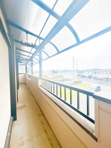 結城市大字江川新宿　中古戸建のバルコニー|【内外装リフォーム中7/4更新】ベランダ写真。ベランダはひさしがついているので、安心して洗濯物が干せます。