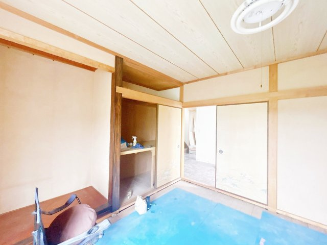 結城市大字江川新宿　中古戸建の和室|【内外装リフォーム中7/4更新】2階西側和室写真。洋室に変更いたします。フローリング重ね張、クロス張替、照明交換等行います。