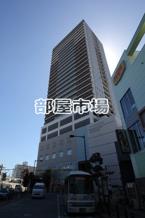 ブランズタワー南千住の外観