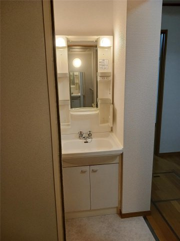 ネオメゾン小山A棟の洗面所