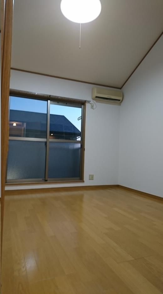 ネオメゾン小山A棟の居間・リビング