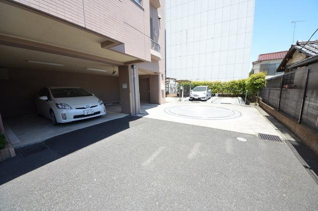 レジデンス八王子明神町の駐車場