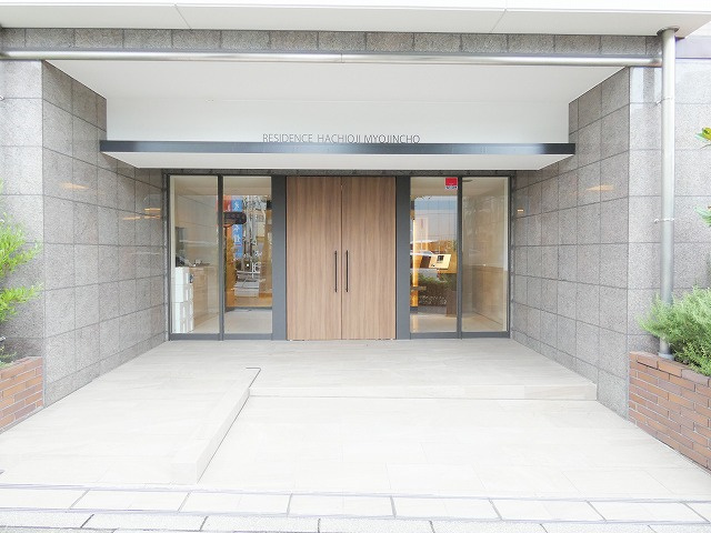 レジデンス八王子明神町のエントランス