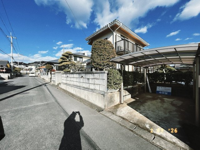 常陸太田市真弓町　中古戸建の外観|(現況の外観）ウッドデッキの付いた住宅です。
