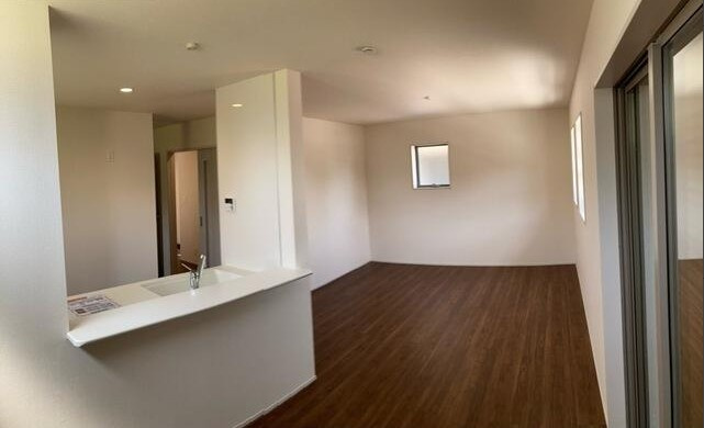 越谷市宮本町　新築戸建の居間・リビング