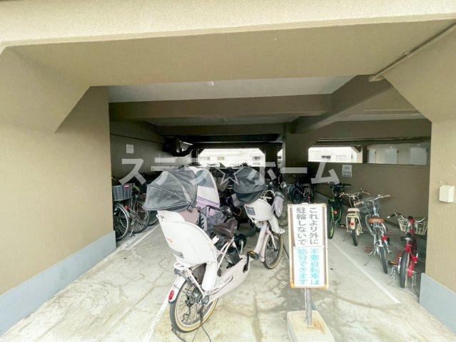 千里山サニーハイツの駐車場|車をお持ちの方に嬉しい駐車場付きの物件です